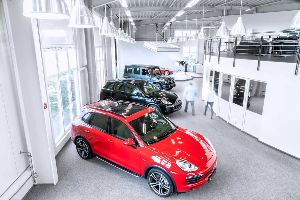 Fahrzeug Arena Ilsfeld GmbH Roter Porsche Cayenne von oben